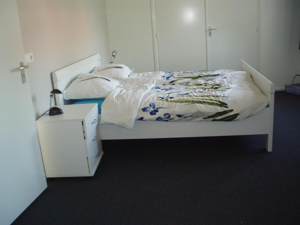 B&B Fam. Tavenier Vrouwenpolder Ruang foto